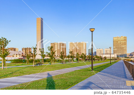 豊洲市場と晴海のタワーマンション　東京 64735446