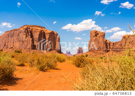 Monument Valley on the border between Arizona and 64736813