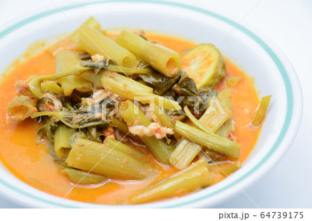 Red Curry with Pork Belly and Water Spinach (Gang Red Curry with Pork Belly and Water Spinach (Gang 64739175