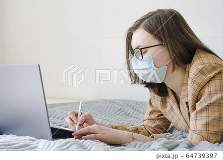 Coronavirus. Quarantine. Business lady solves work 64739397