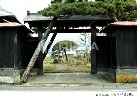 古民家の門　 64743996