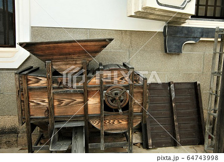 昔の農機具　 64743998