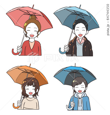 傘をさして笑う人々(上半身) 64744350