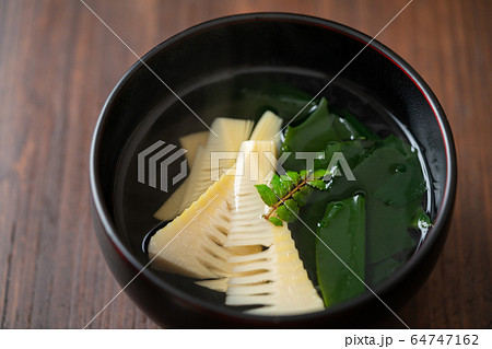 若竹汁（筍とわかめのお吸い物） 64747162