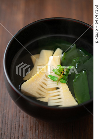 若竹汁（筍とわかめのお吸い物） 64747163