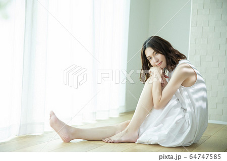 女性　美容　ビューティー　ボディケア 64747585