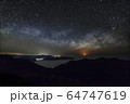 天の川と月の出 64747619
