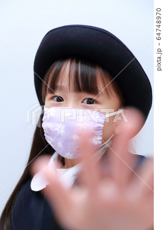 体調不良 (病気 病人 女性 風邪 インフルエンザ 発熱 花粉症 pm2.5 食中毒 黄砂 寒気) 64748970