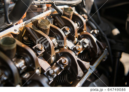 V型6気筒SOHCエンジンの内部 V型6気筒SOHCエンジンの内部 64749086