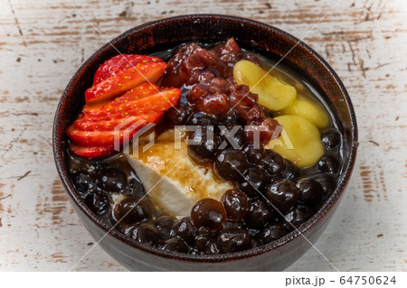 豆花 台湾の豆腐スウィーツ Toufa (Tofu Pudding) 豆花 台湾の豆腐スウィーツ Toufa (Tofu Pudding) 64750624
