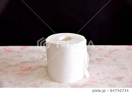 トイレットペーパー 64750734