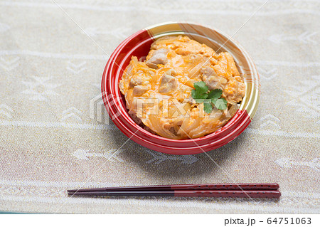 親子丼 テイクアウトの写真素材