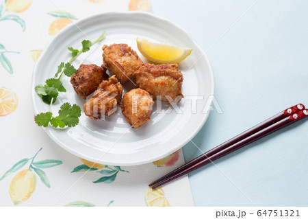 鶏肉の唐揚げ 鶏肉の唐揚げ 64751321