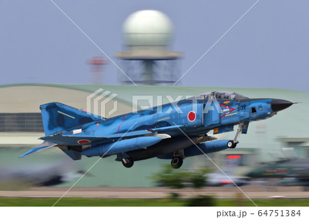 航空自衛隊　戦闘機　離陸　　RF-4E   洋上迷彩　 64751384