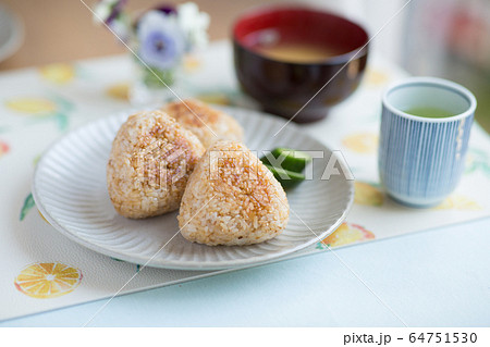 焼きおにぎり 64751530