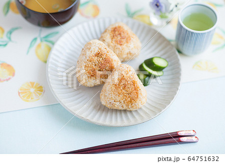 焼きおにぎり 64751632