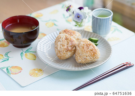 焼きおにぎり 64751636