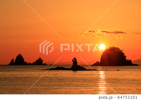 静岡西伊豆_大田子海岸の夕陽 64752101