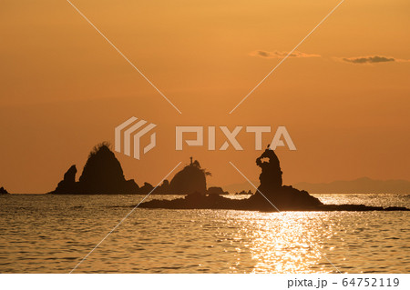静岡西伊豆_大田子海岸の夕陽 静岡西伊豆_大田子海岸の夕陽 64752119