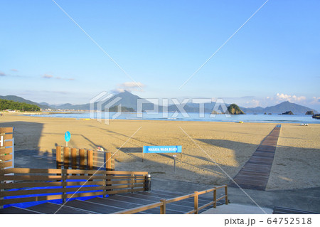 若狭和田海水浴場の風景 64752518