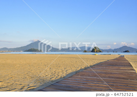 若狭和田海水浴場の風景 若狭和田海水浴場の風景 64752521