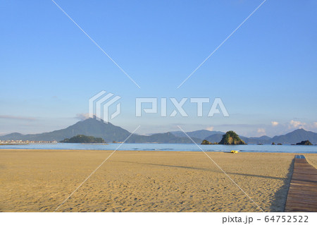 若狭和田海水浴場の風景 64752522