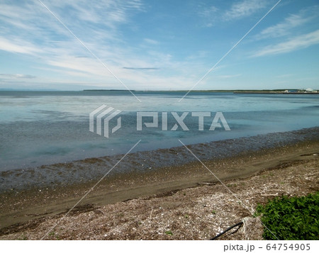 栄浦浜から見たサロマ湖 64754905