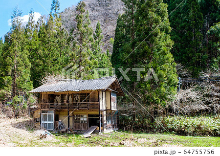 限界集落の廃屋 限界集落の廃屋 64755756