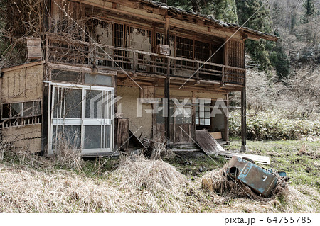 限界集落の廃屋 限界集落の廃屋 64755785