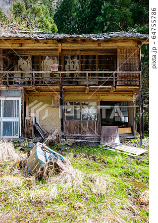 限界集落の廃屋の写真素材