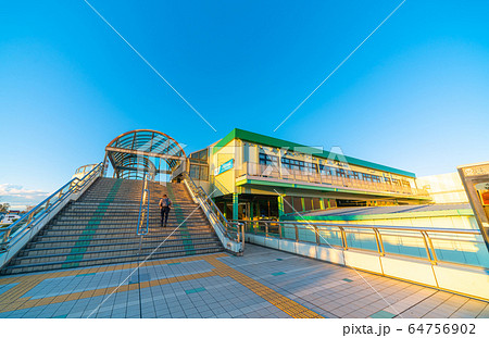 日本の藤沢都市景観 夕陽を浴びる六会日大前駅などを望む 日本の藤沢都市景観 夕陽を浴びる六会日大前駅などを望む 64756902