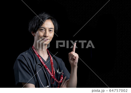 黒バックスクラブ男性医師ポートレート 黒バックスクラブ男性医師ポートレート 64757002