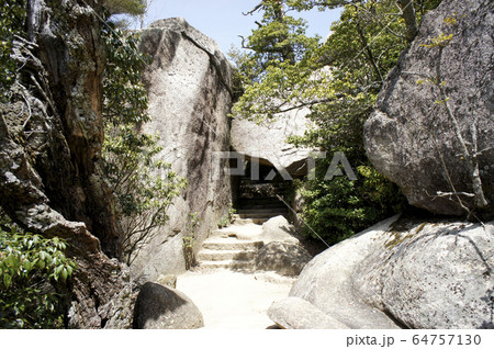 広島 弥山 山頂への山道 登山 広島 弥山 山頂への山道 登山 64757130