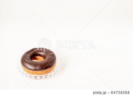 今日のおやつは可愛いチョコドーナツ 64758568