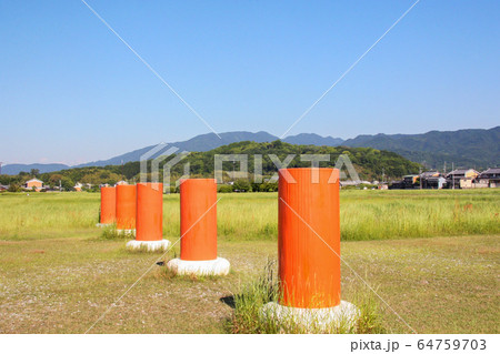 奈良橿原・藤原宮跡から眺める天香具山 64759703