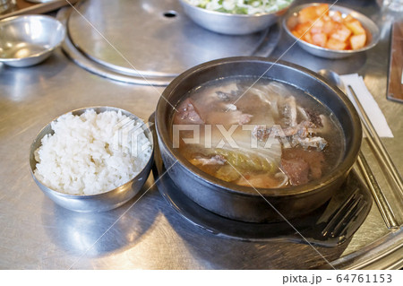 室内 静物 食べ物 64761153