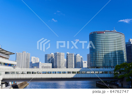 横浜駅東口付近の景色 64762747