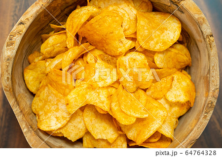ポテトチップス 64764328