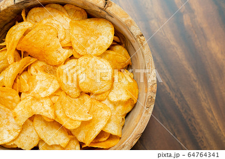 ポテトチップス 64764341