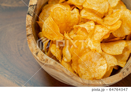 ポテトチップス 64764347