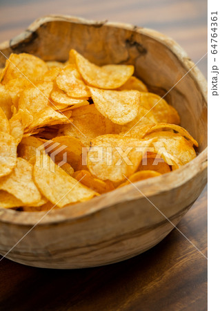 ポテトチップス 64764361