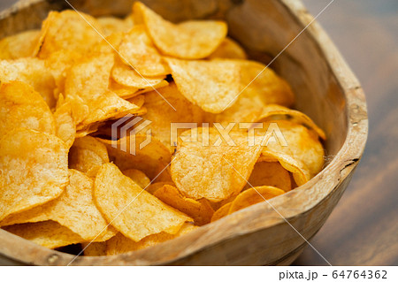 ポテトチップス ポテトチップス 64764362