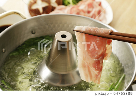 豚肉のしゃぶしゃぶ 豚肉のしゃぶしゃぶ 64765389
