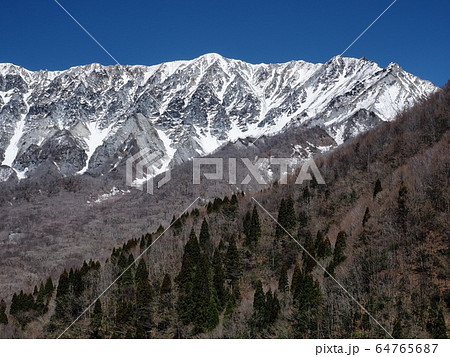鍵掛峠から見る2020年春の大山の眺望　大山南壁　大山 64765687
