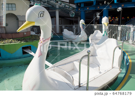 花やしきのスワンのアトラクション(浅草) 64768179