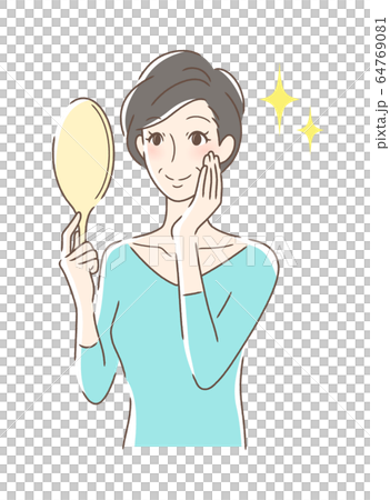 笑顔で手鏡を見る女性 64769081