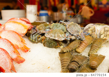seafood set fish counter snapper row, crab and seafood set fish counter snapper row, crab and 64770154