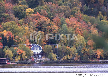 カナダのケベック州郊外のロレンシャン高原、モントロンブラン国立公園 64772538