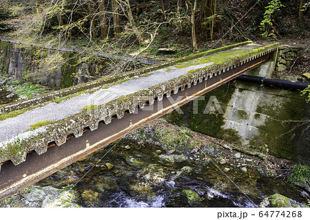 吹屋ふるさと村　坂本川に架かる橋　岡山県高梁市 64774268