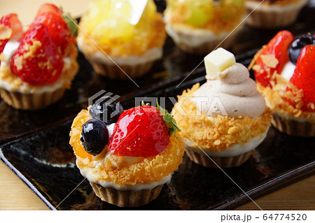 フルーツケーキバイキング フルーツケーキバイキング 64774520